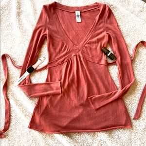 👚 Free People size small blush long sleeve blouse